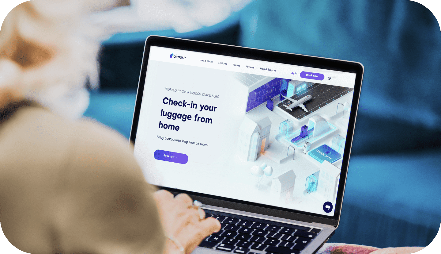 Cliente prenota online il servizio AirPortr per il ritiro e check-in bagagli da casa per il volo in partenza